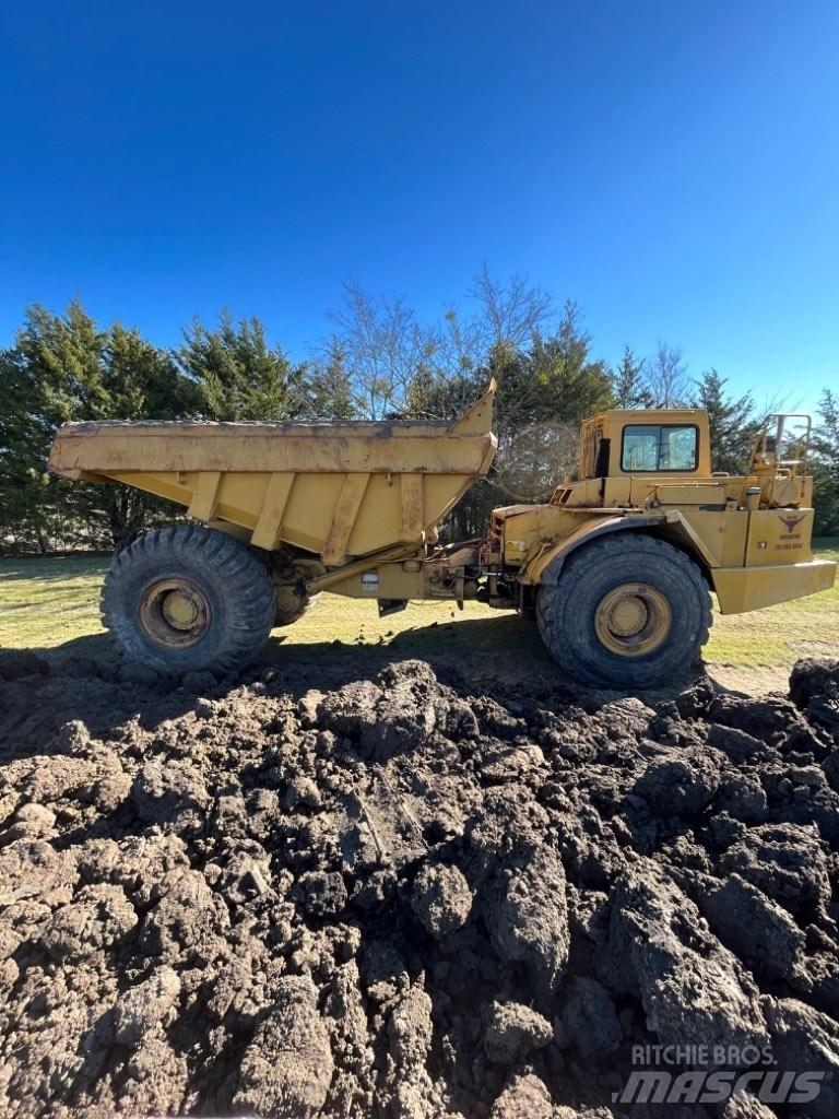 CAT D 30 D Зчленовані самоскиди