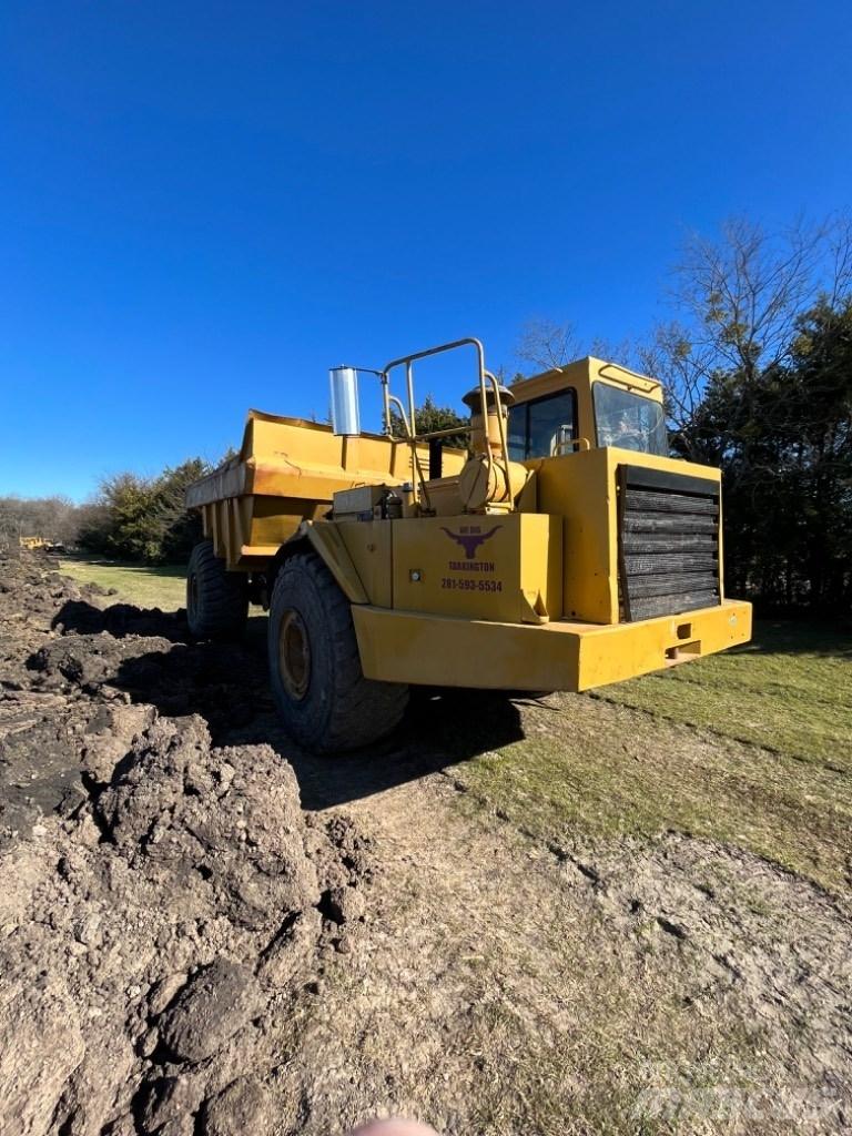 CAT D 30 D Зчленовані самоскиди