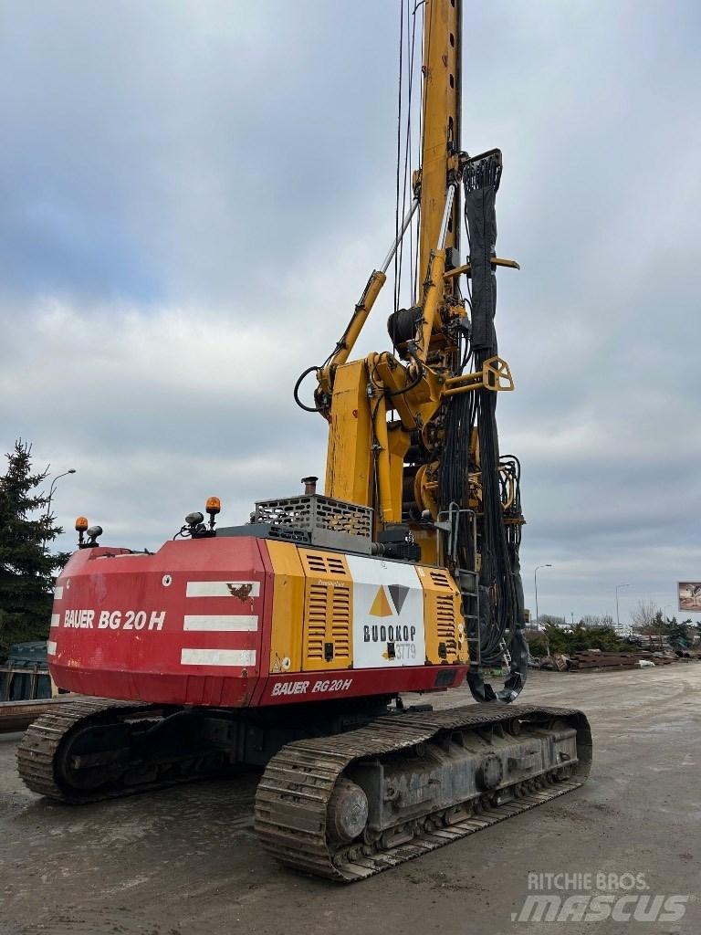 Bauer BG 20 H Стаціонарні бурові установки