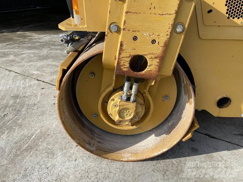 CAT CB 24 Котки тротуарні