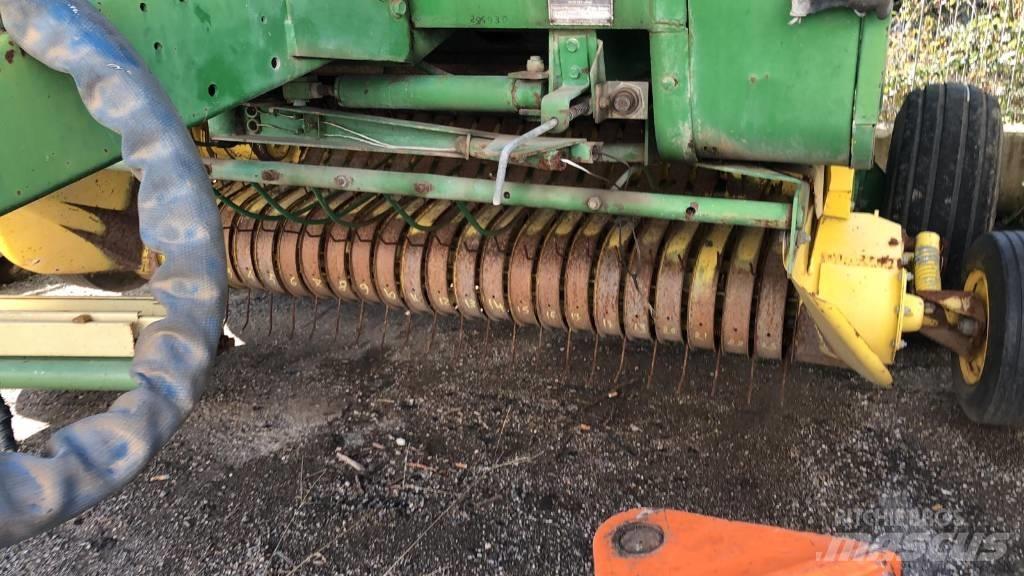 John Deere 550 Рулонні прес-підбирачі