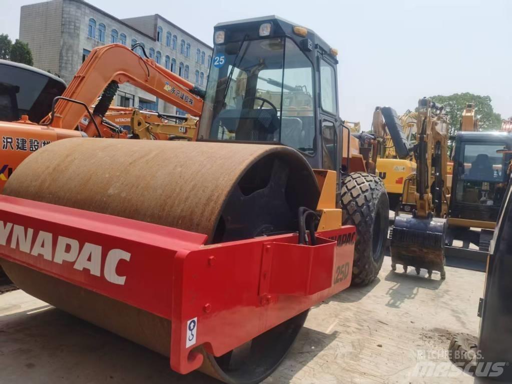 Dynapac ca25d Грунтові котки