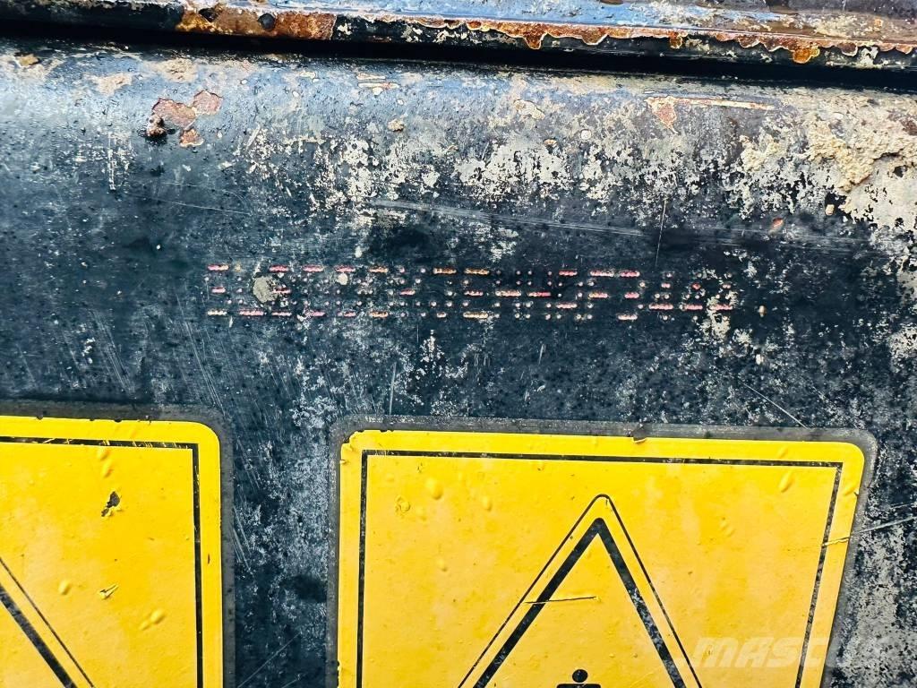 JCB 3 T ST Міні самоскиди