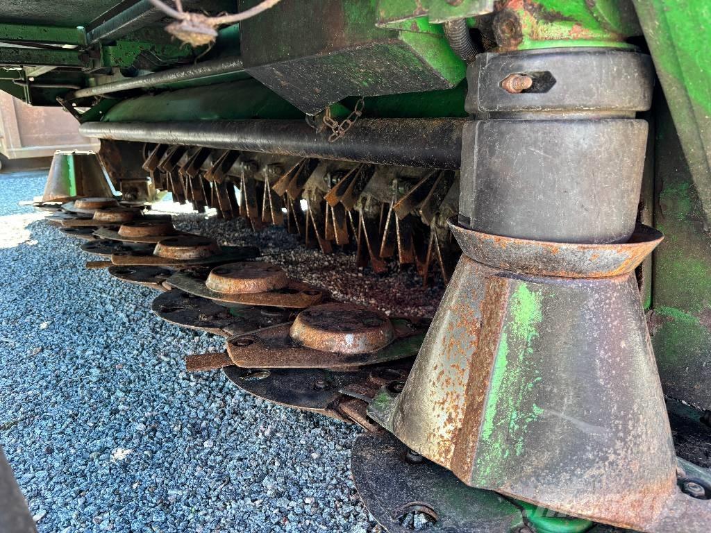 John Deere 131 Косилки-формувачі
