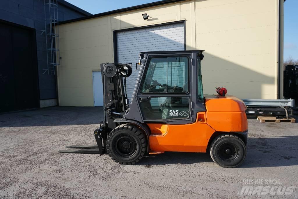Toyota 42-7FD40 Дизельні навантажувачі
