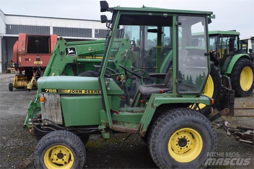 John Deere 755 Трактори