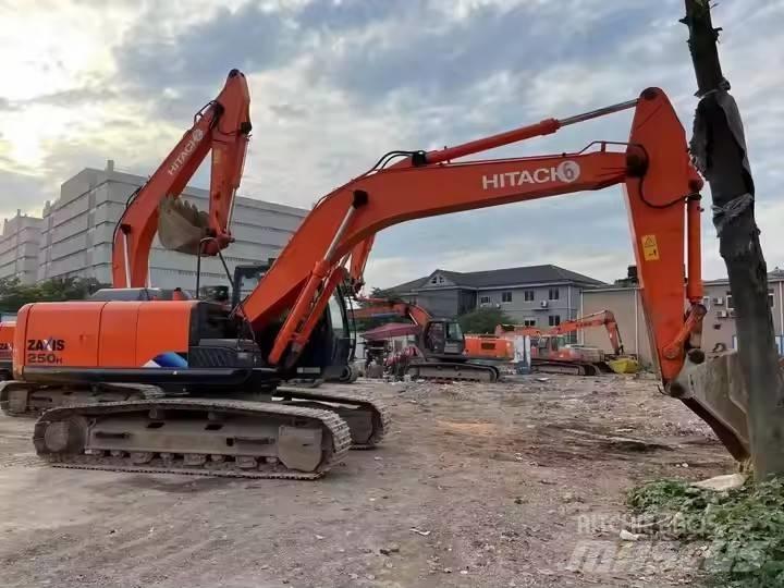 Hitachi ZX 250 Гусеничні екскаватори