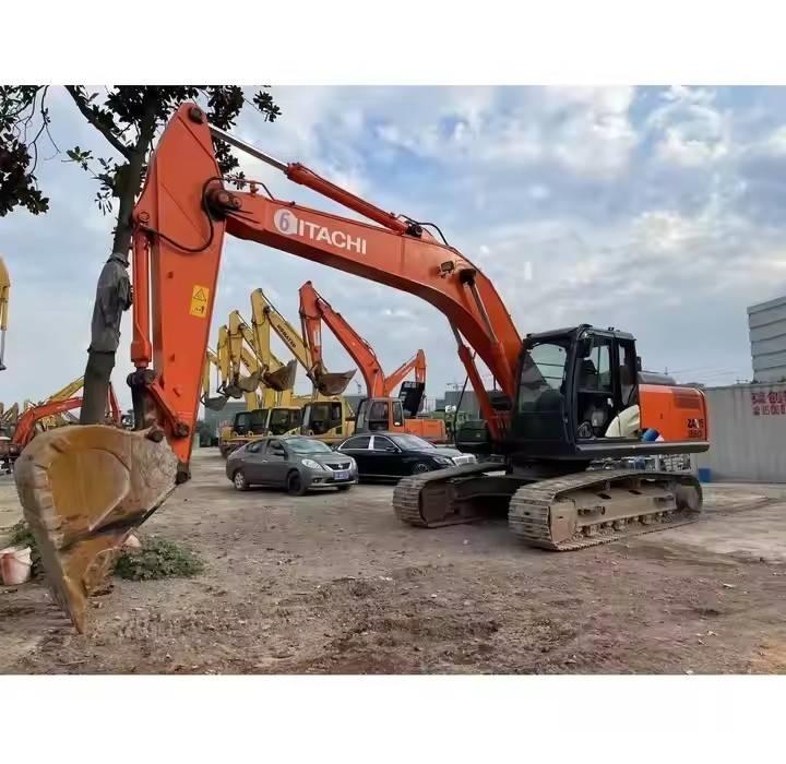 Hitachi ZX 250 Гусеничні екскаватори