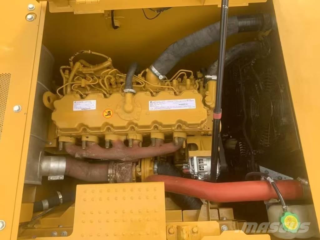 CAT 320 Гусеничні екскаватори
