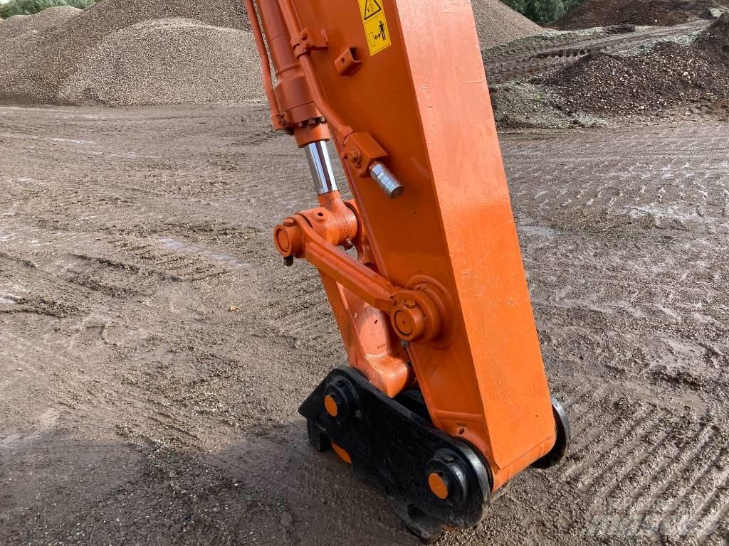 Hitachi ZX225USLC-6 Гусеничні екскаватори