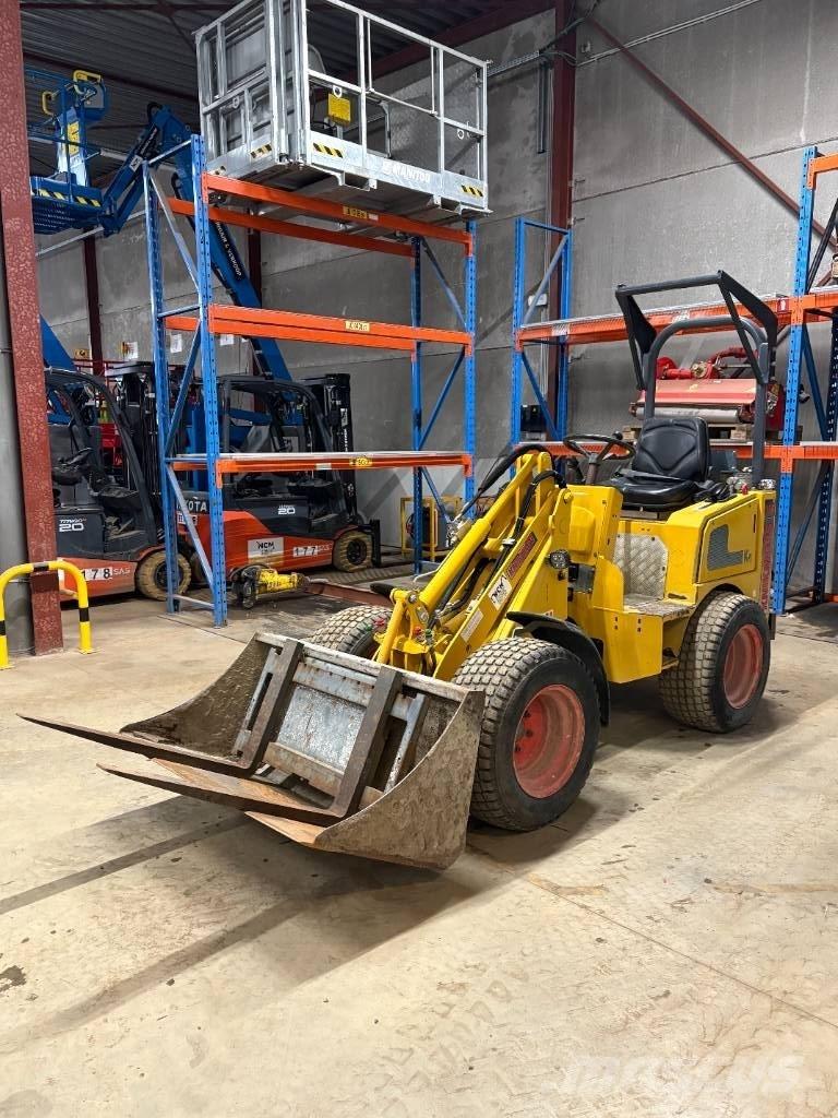 Knikmops KM 130 Фронтальні навантажувачі