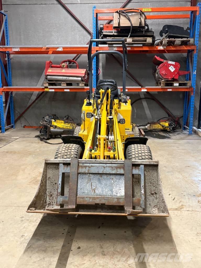 Knikmops KM 130 Фронтальні навантажувачі