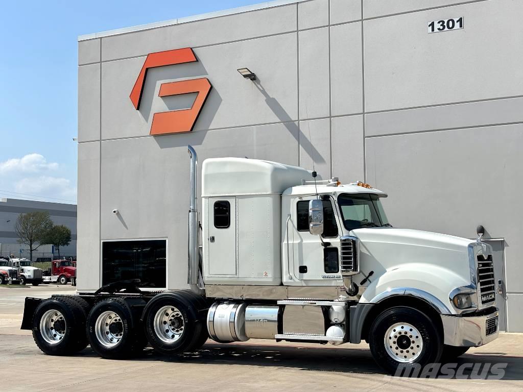 Mack Titan TD 713 Тягачі