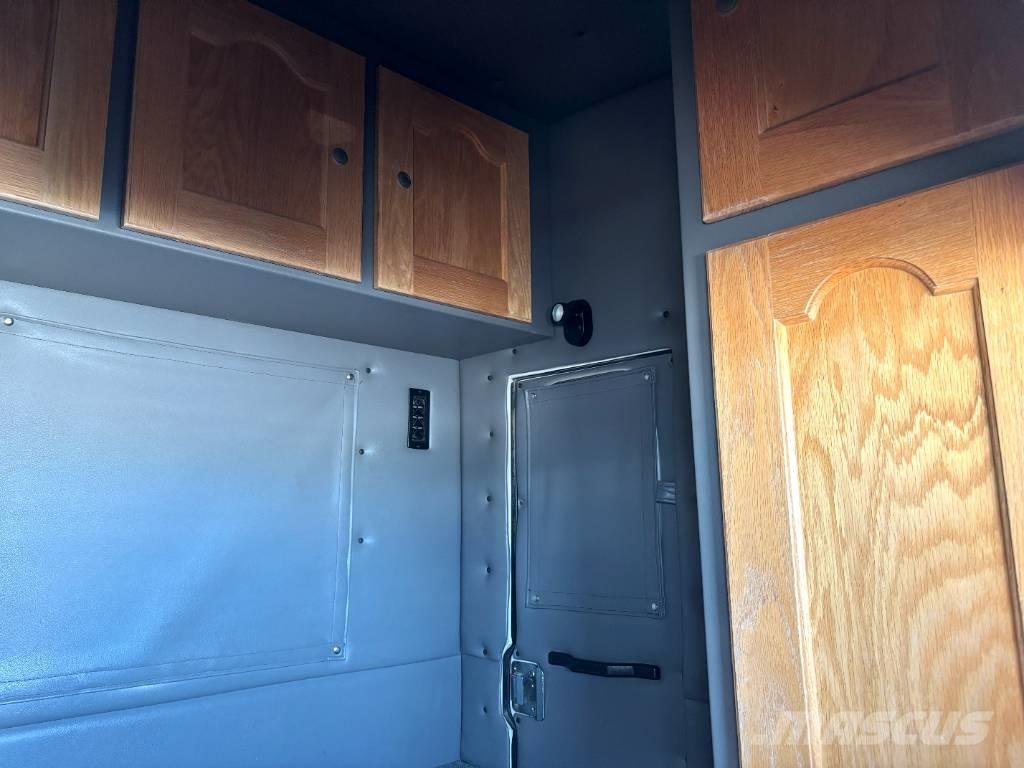 Mack Titan TD 713 Тягачі