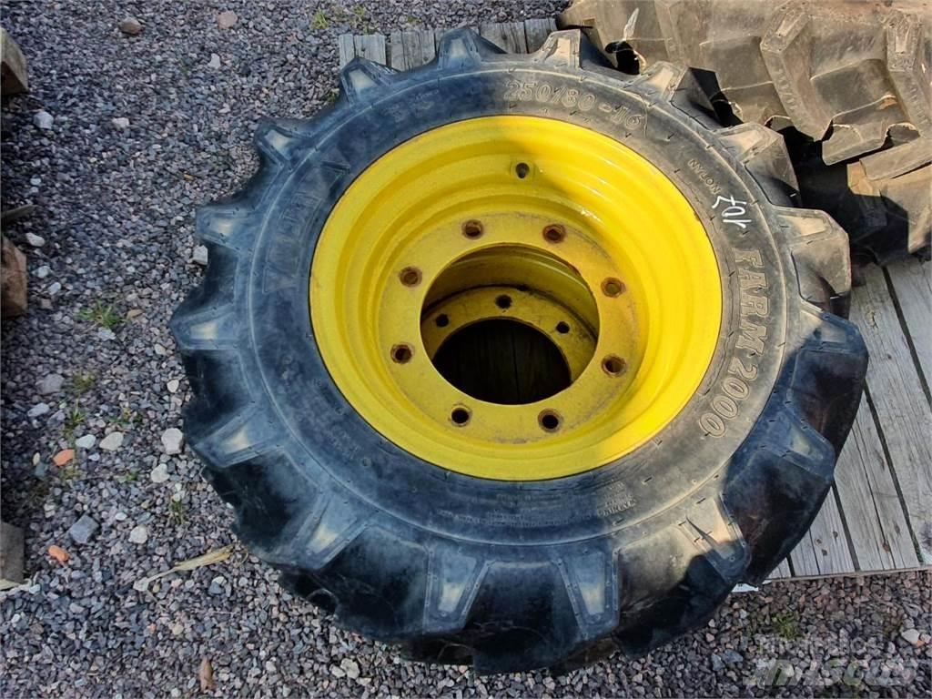 BKT 250/80-16 x2 Колеса