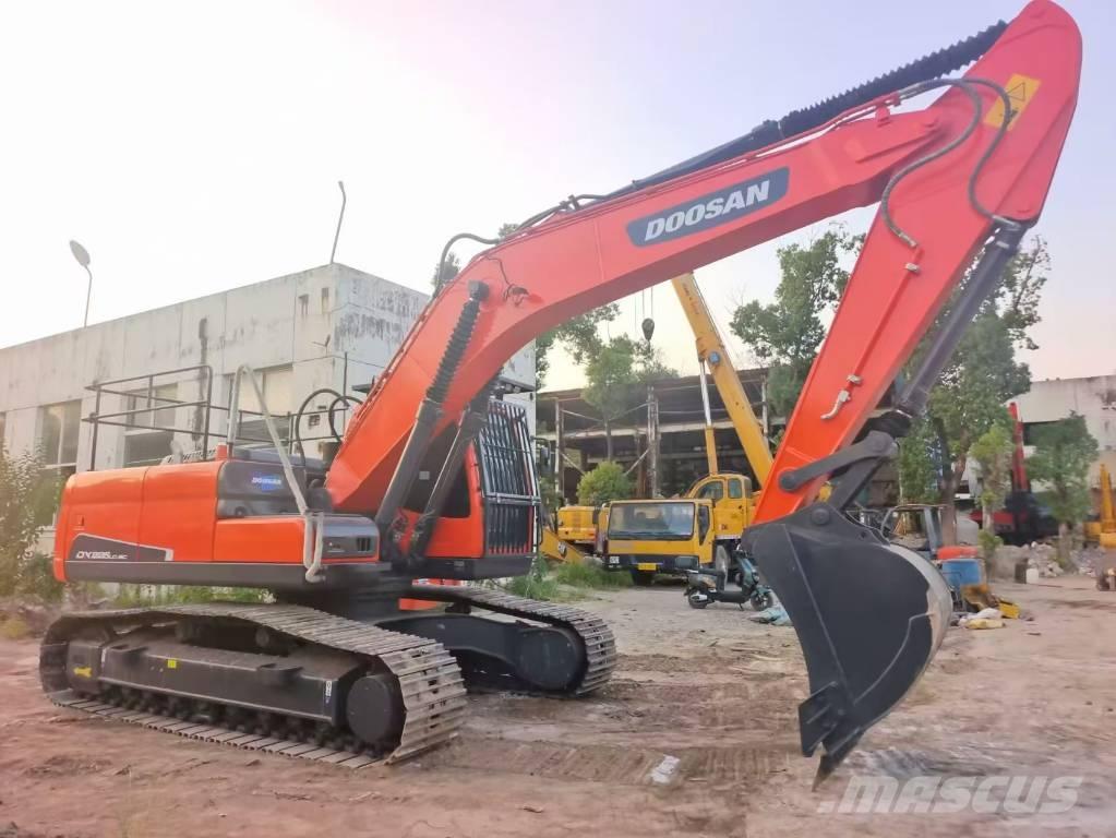 Doosan DX 225 LC Гусеничні екскаватори