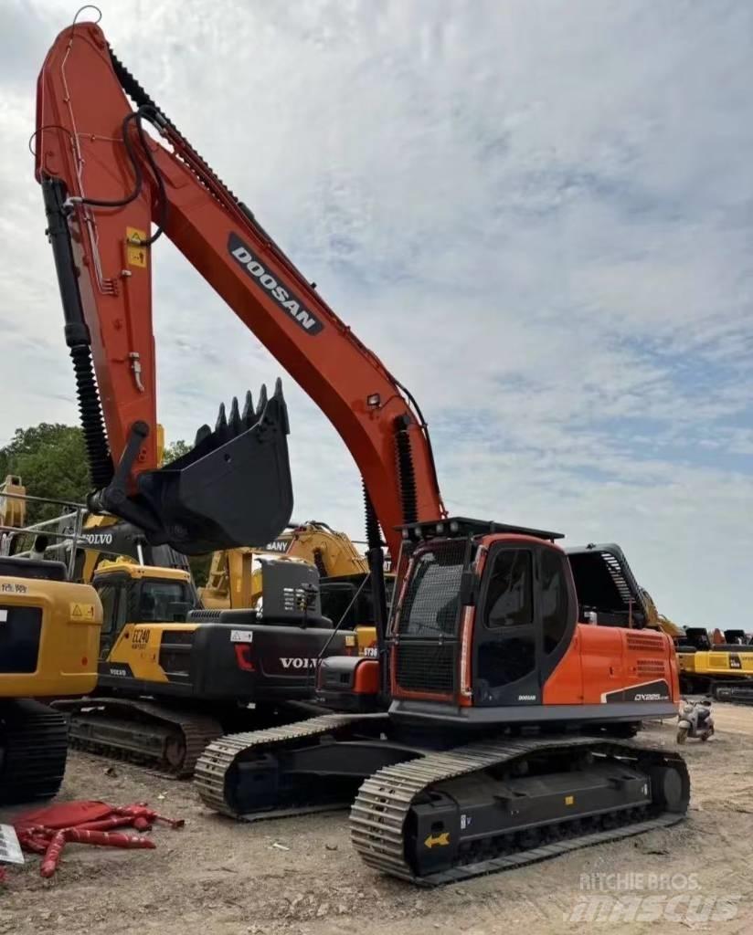 Doosan DX 225 Гусеничні екскаватори