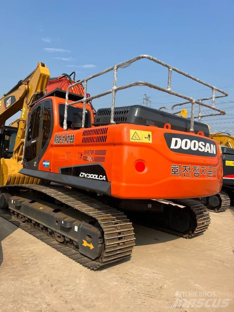 Doosan DX300 Колісні екскаватори