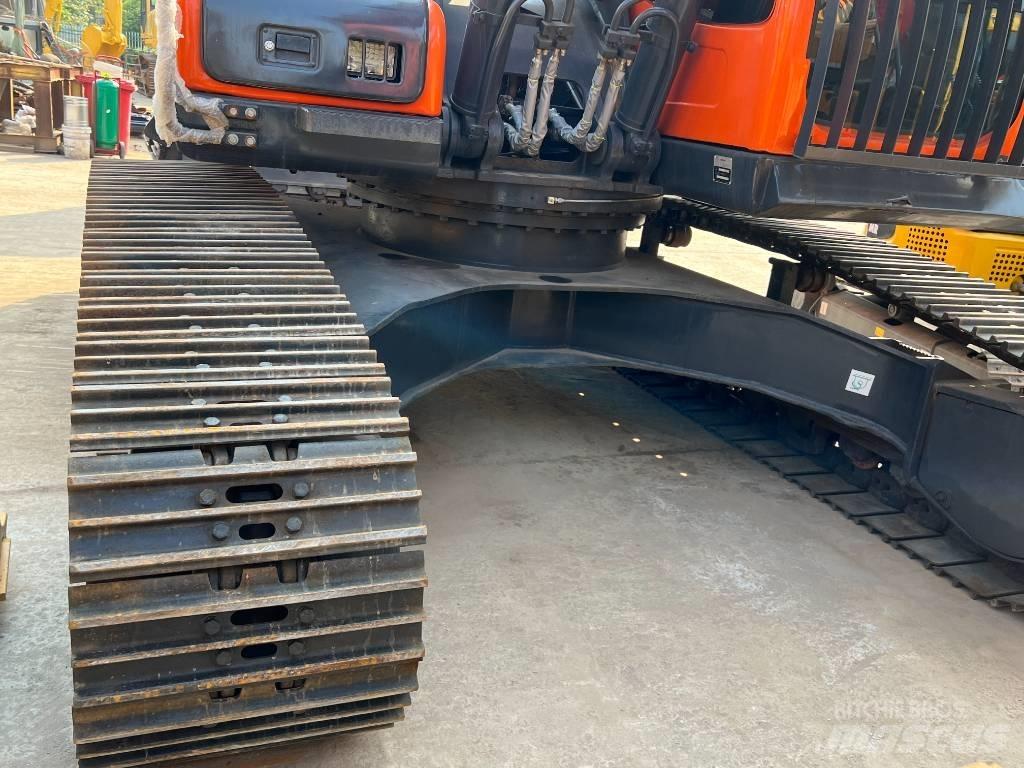 Doosan DX300 Колісні екскаватори