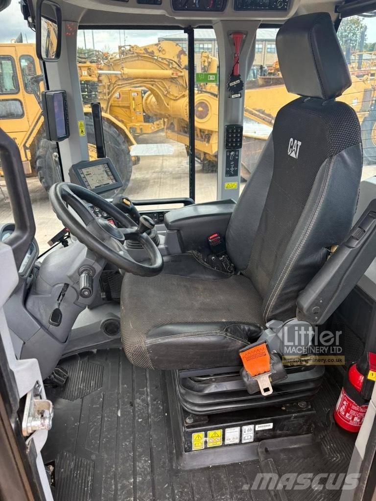 CAT 926 M Фронтальні навантажувачі