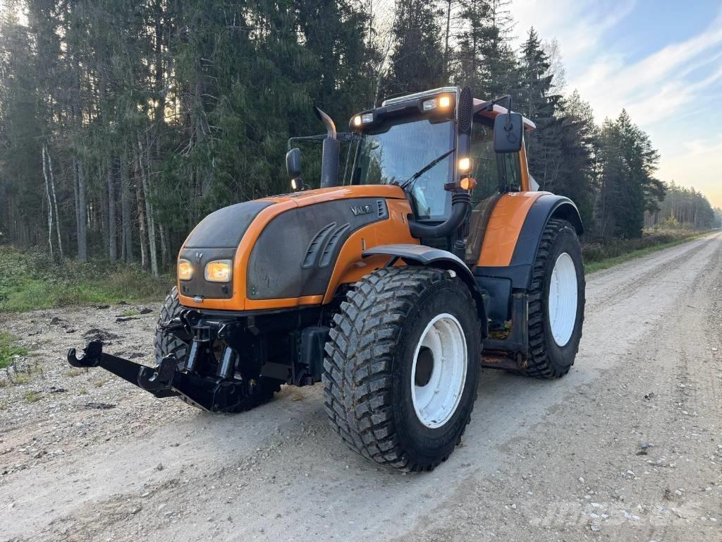 Valtra T 202 Versu Трактори