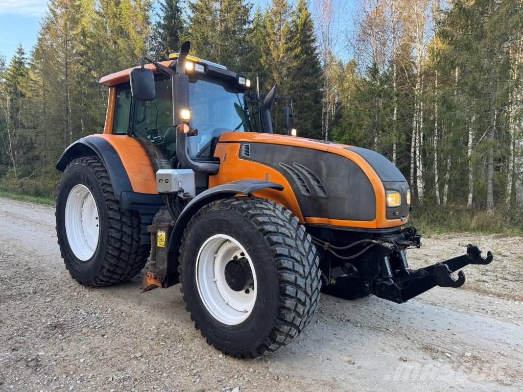 Valtra T 202 Versu Трактори