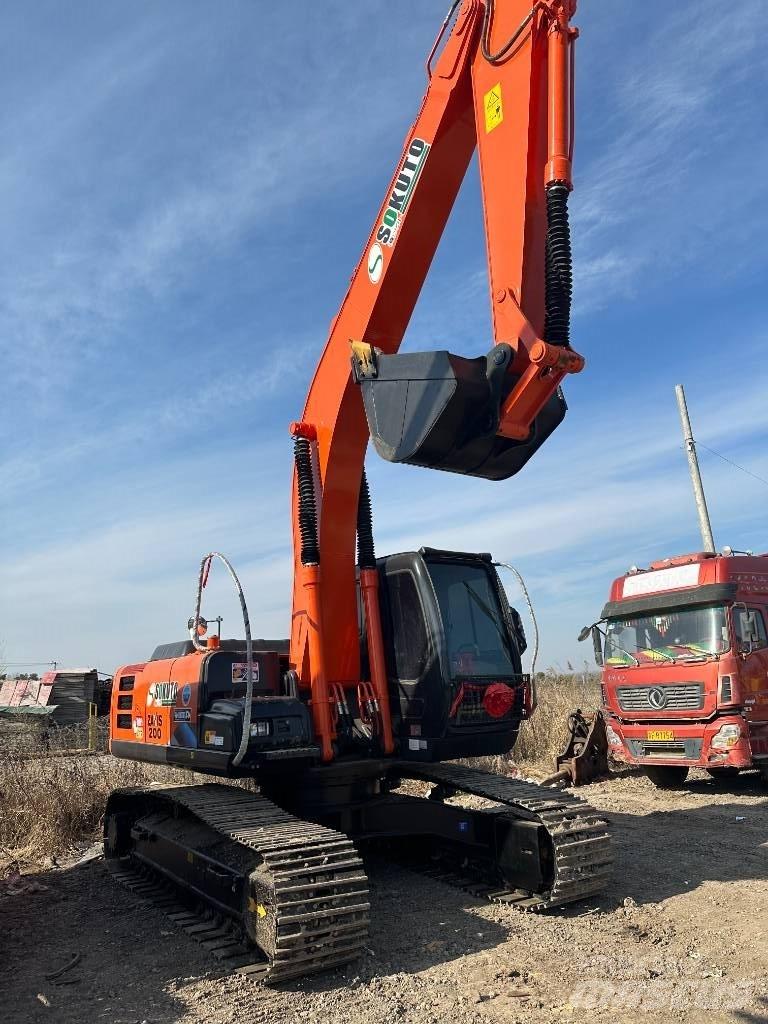 Hitachi ZX 200 Гусеничні екскаватори