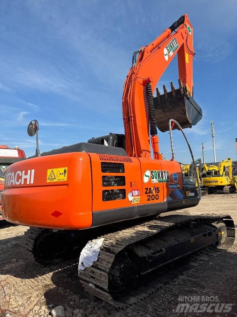 Hitachi ZX 200 Гусеничні екскаватори