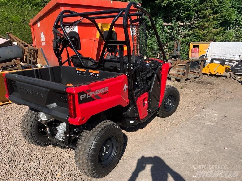 Honda Pioneer 520 Підсобні машини