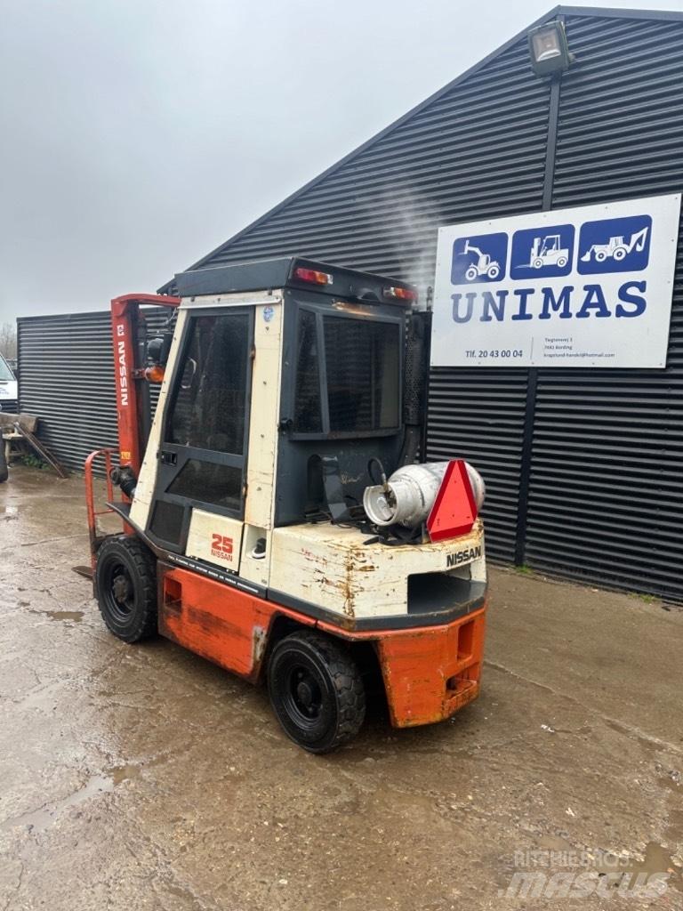 Nissan FG25 Газові навантажувачі