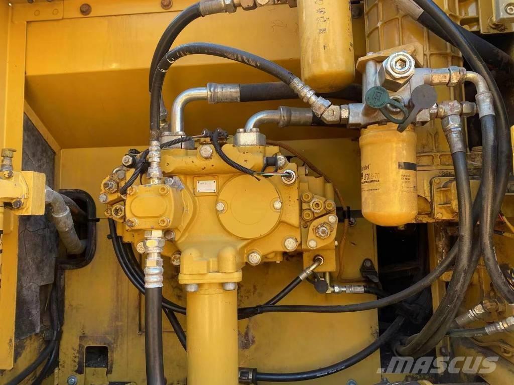 CAT 325D Гусеничні екскаватори