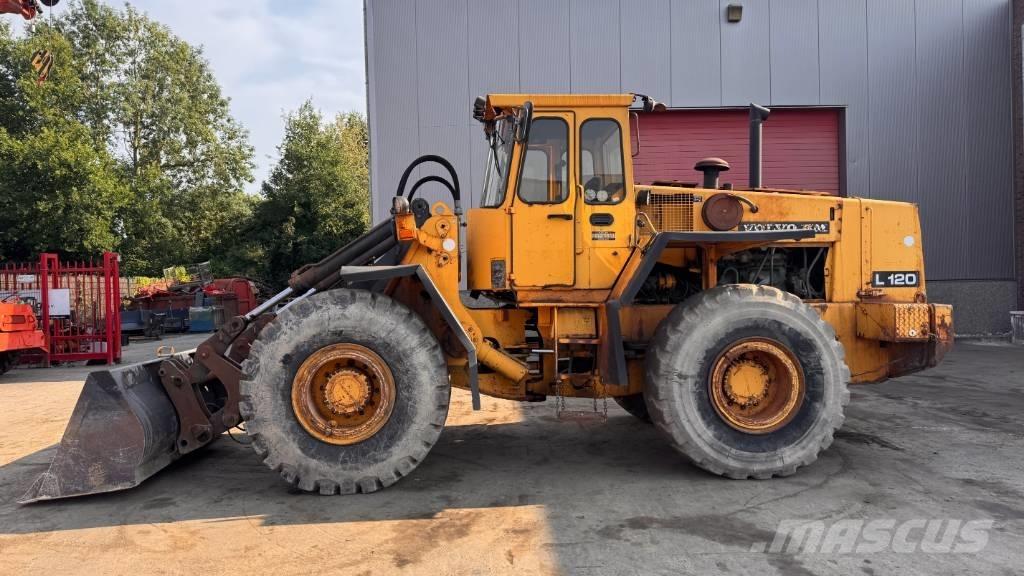 Volvo L 120 Фронтальні навантажувачі