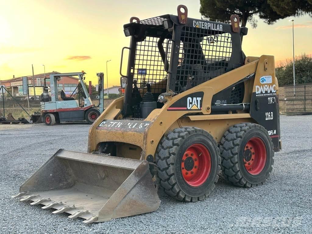CAT 226BHF Малі навантажувачі