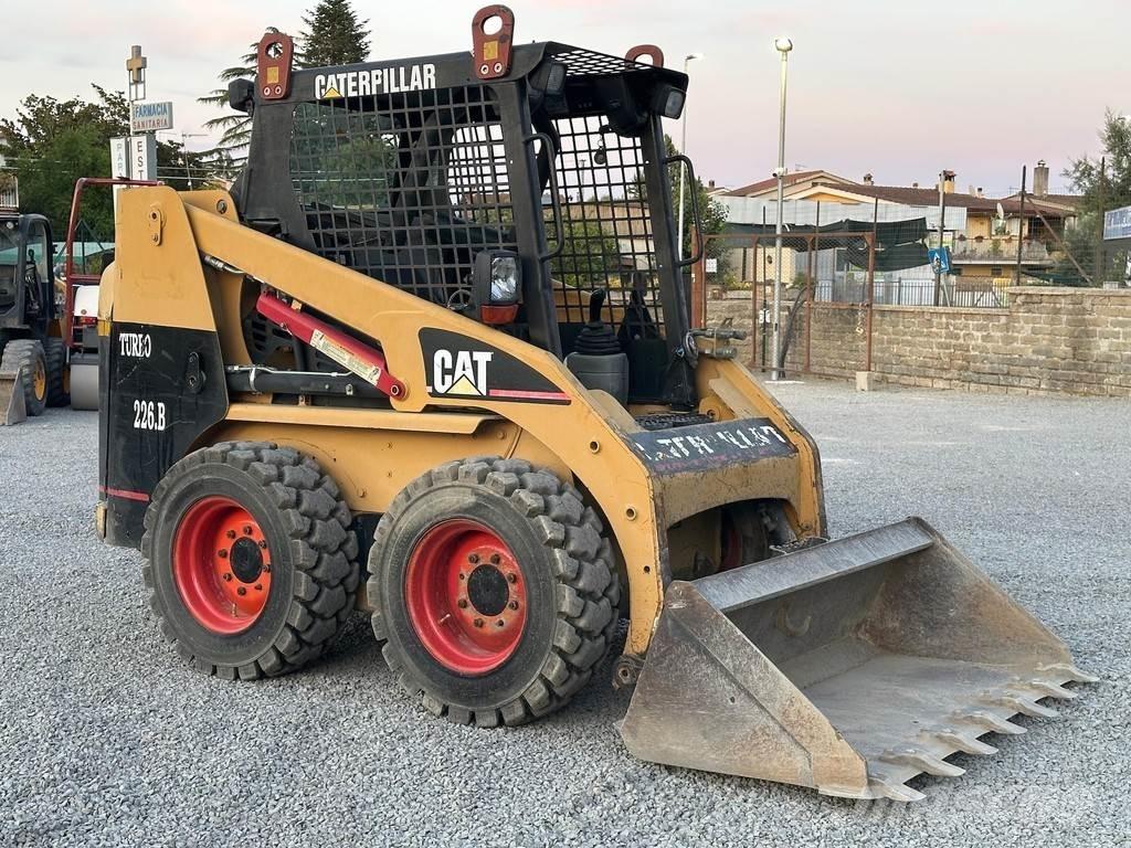 CAT 226BHF Малі навантажувачі