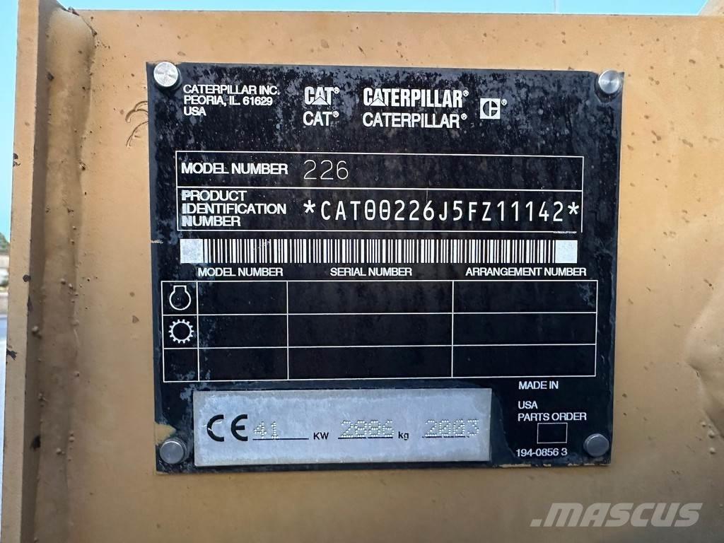 CAT 226BHF Малі навантажувачі