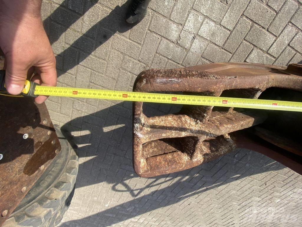  Crusher CW 30 Будівельні роздрібнювачі