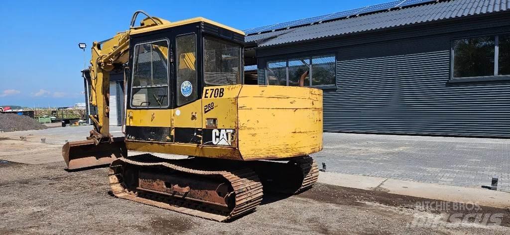 CAT E 70 B Середні екскаватори 7т. - 12т.