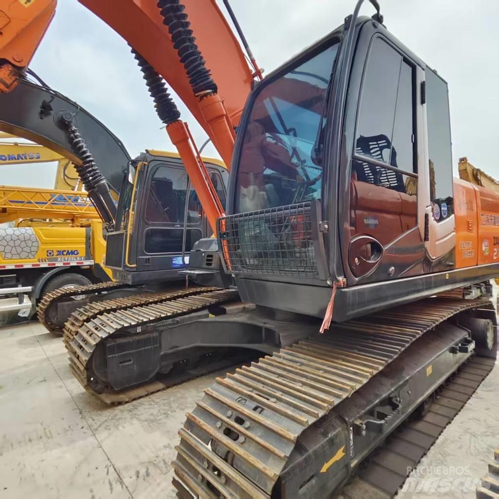 Hitachi ZX 210 Гусеничні екскаватори