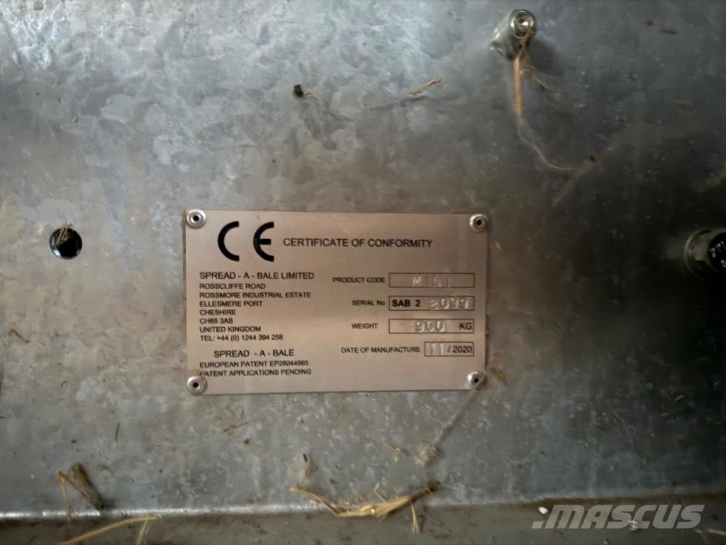 Spread-a-Bale Mini Роздрібнювачі, різаки і розпаковувачі тюків