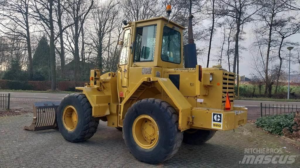 CAT 920 Фронтальні навантажувачі