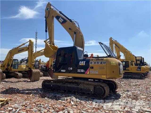 CAT 323D Гусеничні екскаватори