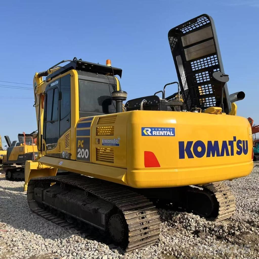 Komatsu PC 200 Гусеничні екскаватори