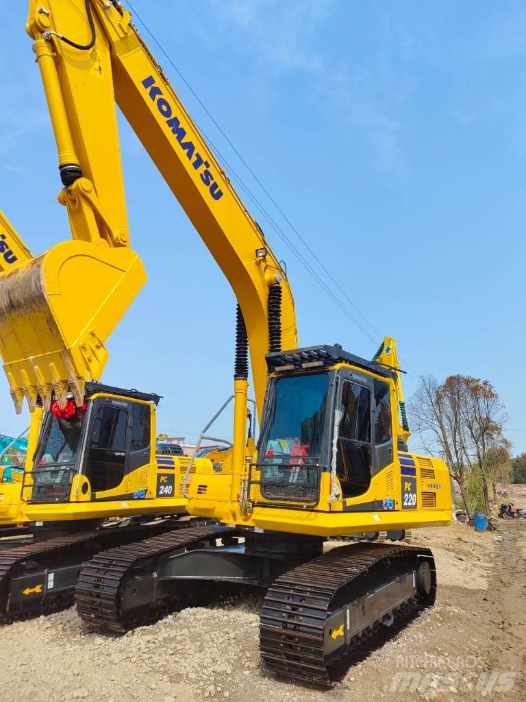 Komatsu PC 220 Гусеничні екскаватори