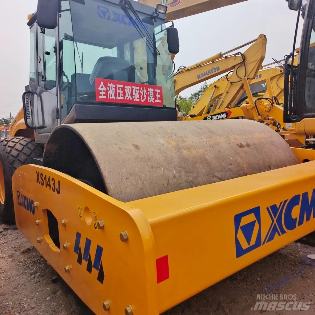 XCMG XS143J Грунтові котки