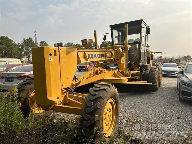 Komatsu GD655 Грейдери