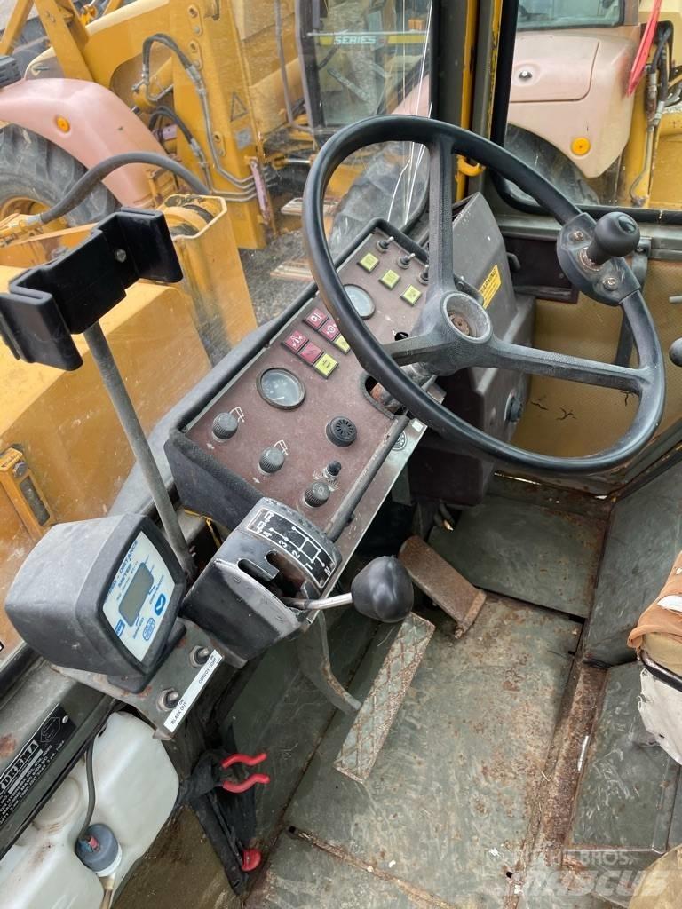 Hydrema 806 Екскаватори-навантажувачі