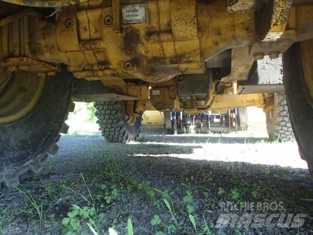 DEERE 410J Екскаватори-навантажувачі