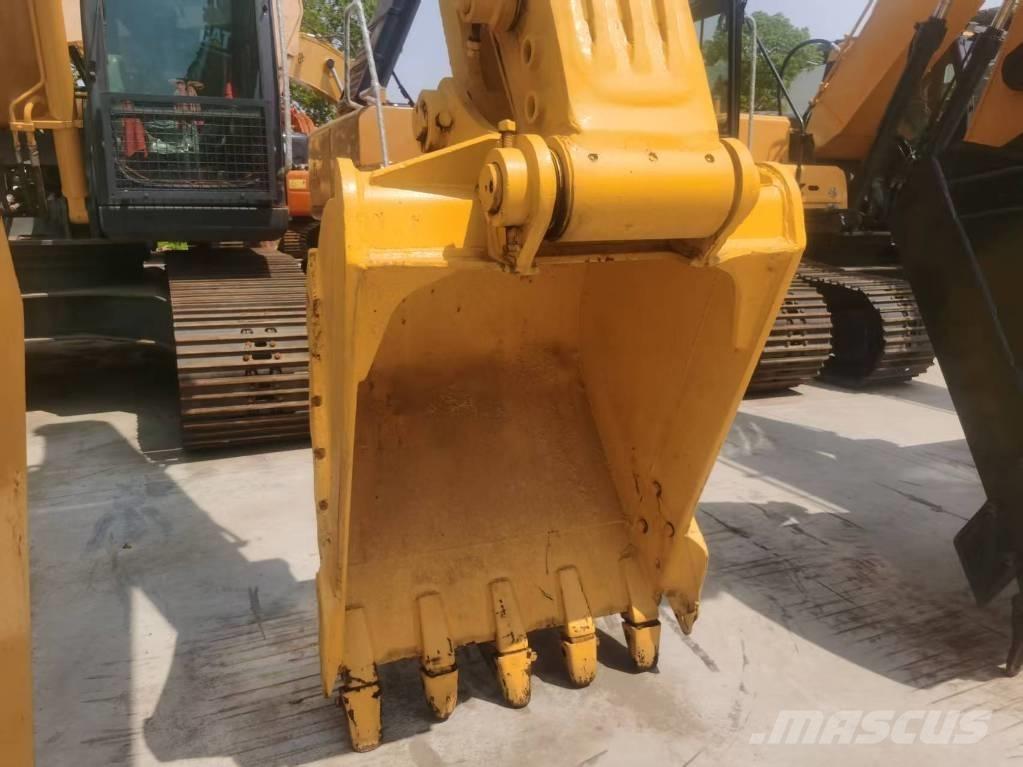 Komatsu PC 200-8 Гусеничні екскаватори