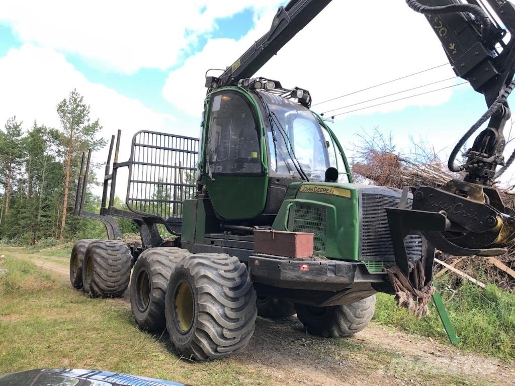 John Deere 810 E Форвардери