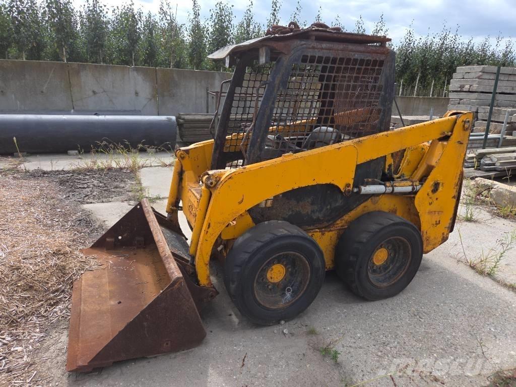 Komatsu SK 714 Міні-навантажувачі
